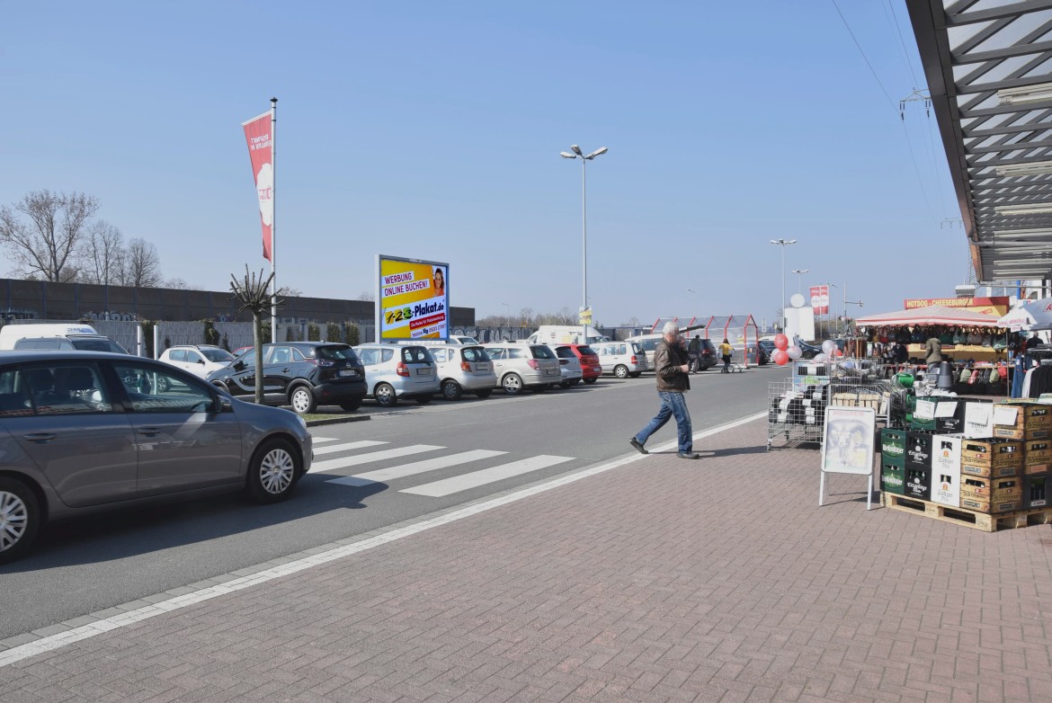 Tauchaer Str. 260 /Getränkemarkt Huster/geg. Eing -Sicht Mkt