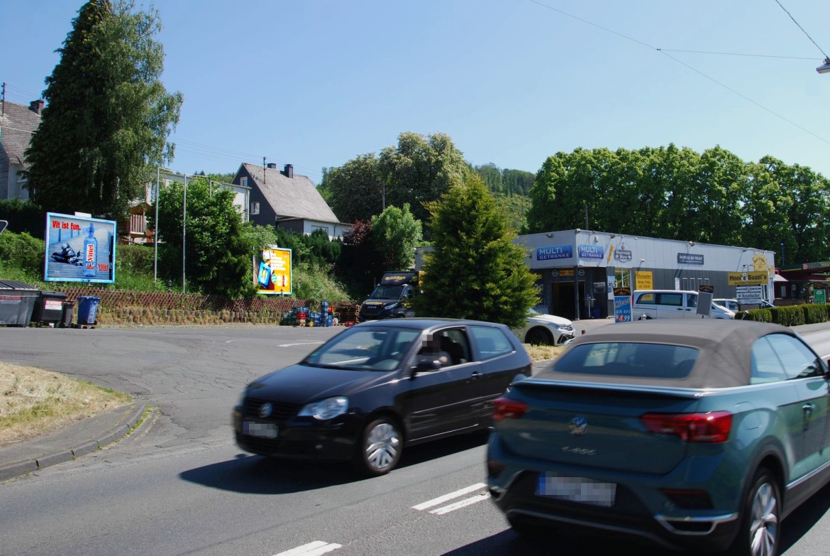Frankfurter Str. 75 /Buggi's Getränke/geg. Einfahrt (mte)