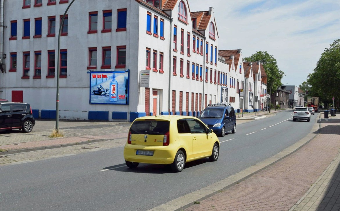 Zeppelinstr. 61/Zufahrt Netto -Rottmannstr (quer am Giebel)