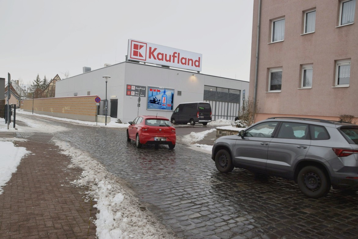 Alte Brücke 3 /Kaufland/Einfahrt (quer)