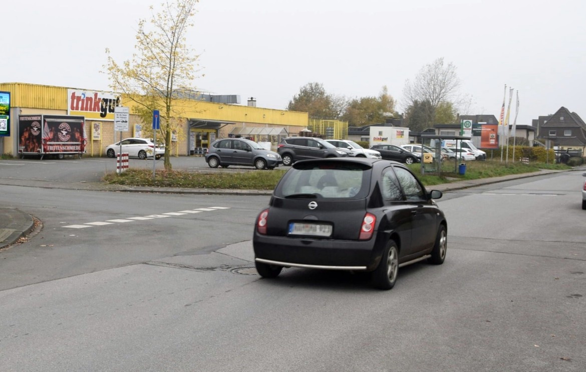Kirchweg 58 /Trinkgut/lks vom Eingang