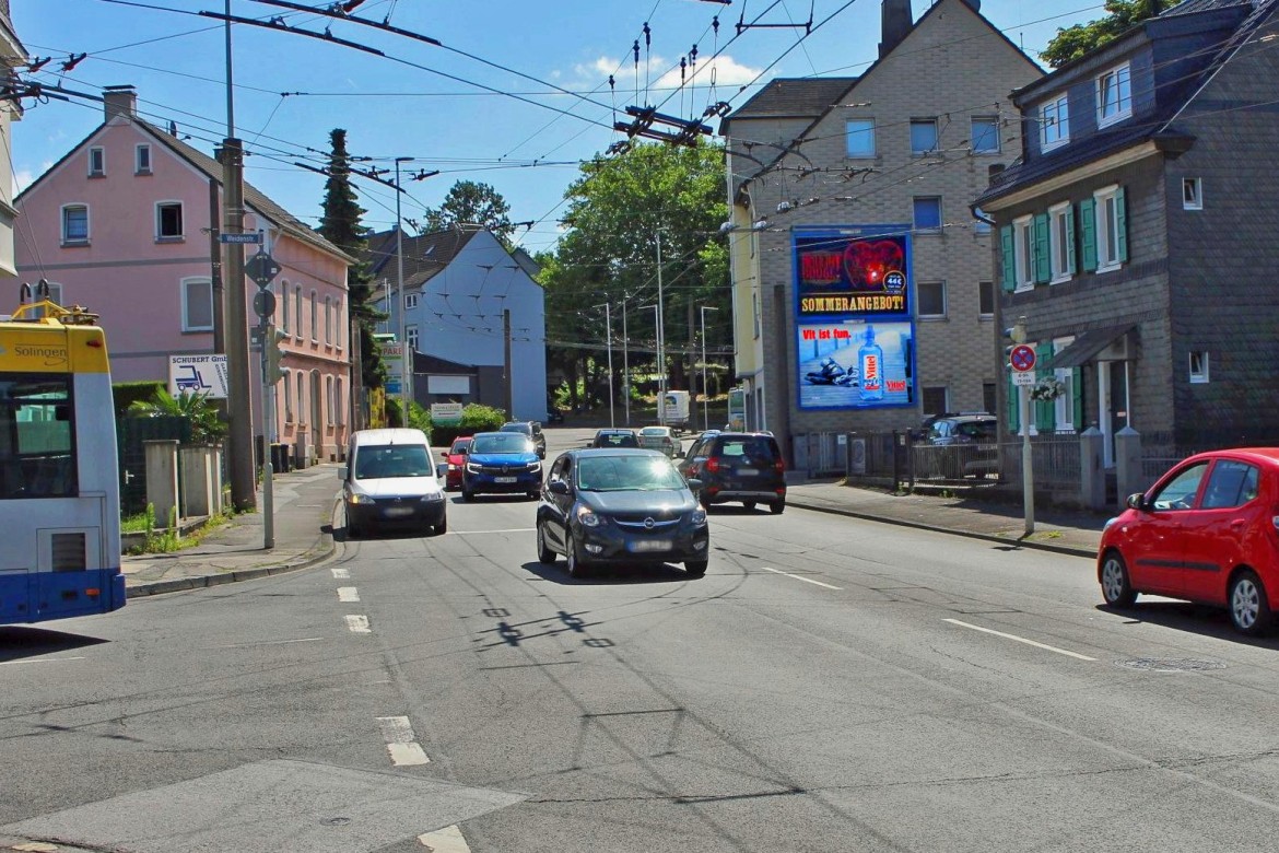 Beethovenstr. 61/geg. Trink & Spare/quer am Giebel (oben)