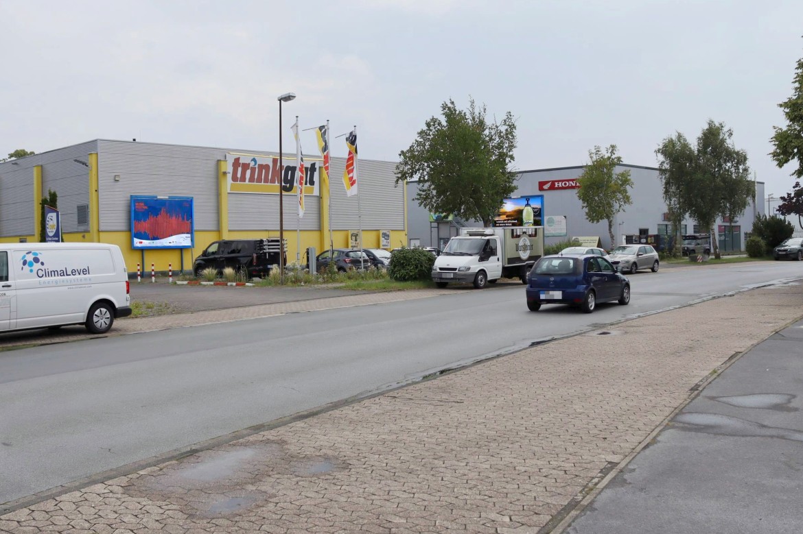 Windmüllerstr. 6a /Trinkgut/Einfahrt (Wand)