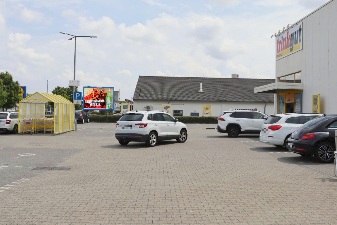 Püllenweg 11a /Trinkgut/lks vom Eingang (rts)