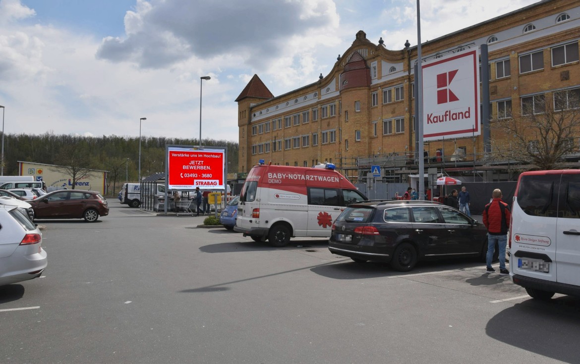 Bismarckstr. 39 /Kaufland/geg. Eingang/rts (Sicht Eingang)