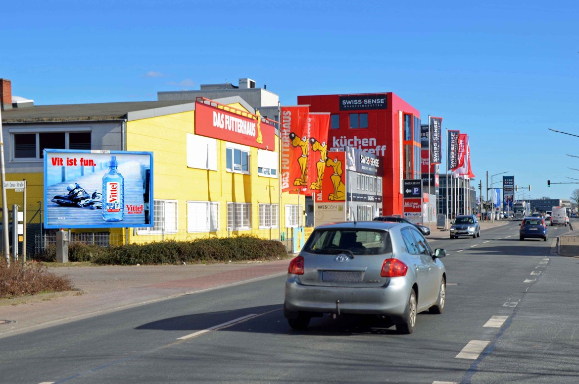 Carl-Zeiss-Str. 18/Zufahrt Lidl (quer)
