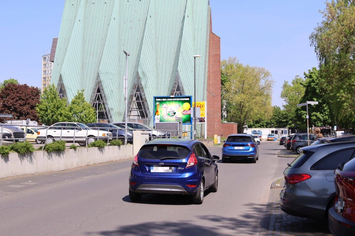 Moses-Heß-Str. 16 /Netto/Einfahrt (Sicht Markt)