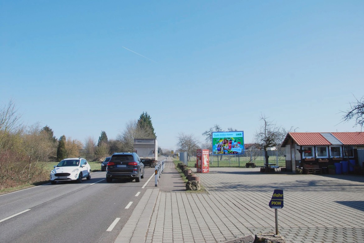 Flughafenstr. 36/geg. Flughafen/quer (lks)