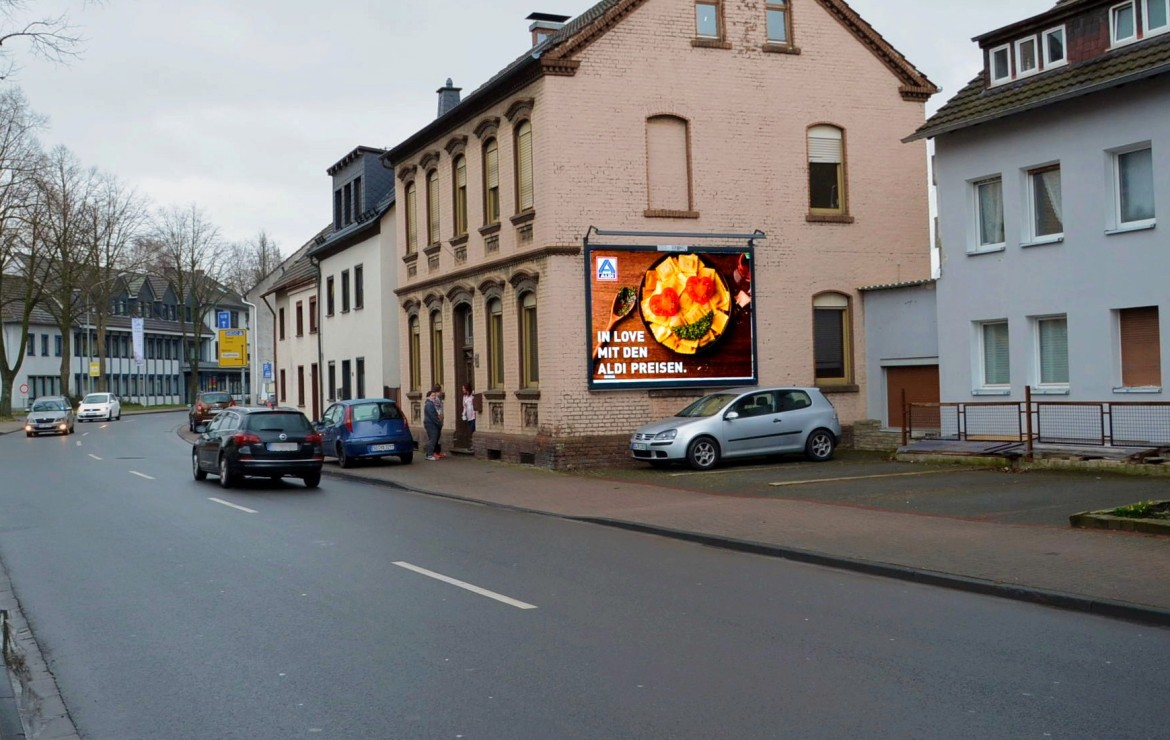 Grafenstr. 18 (quer am Giebel)