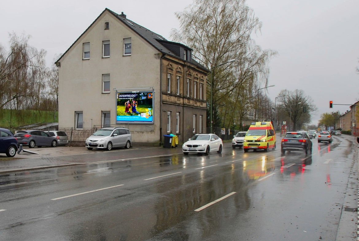 Gladbecker Str. 146/neb. Netto (quer am Giebel)