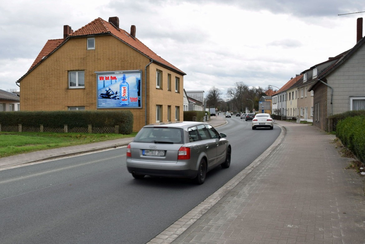 Auhagenstr. 73/B 1 (quer am Giebel)