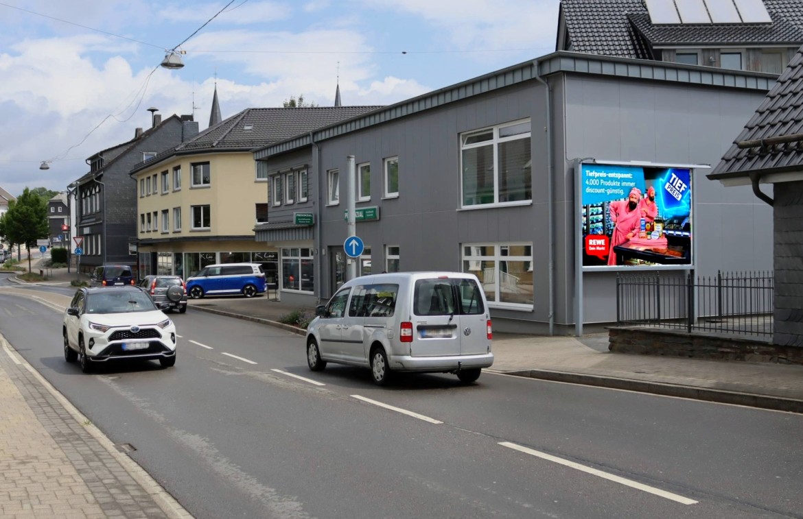 Kaiserstr. 5 (quer zur B 256)