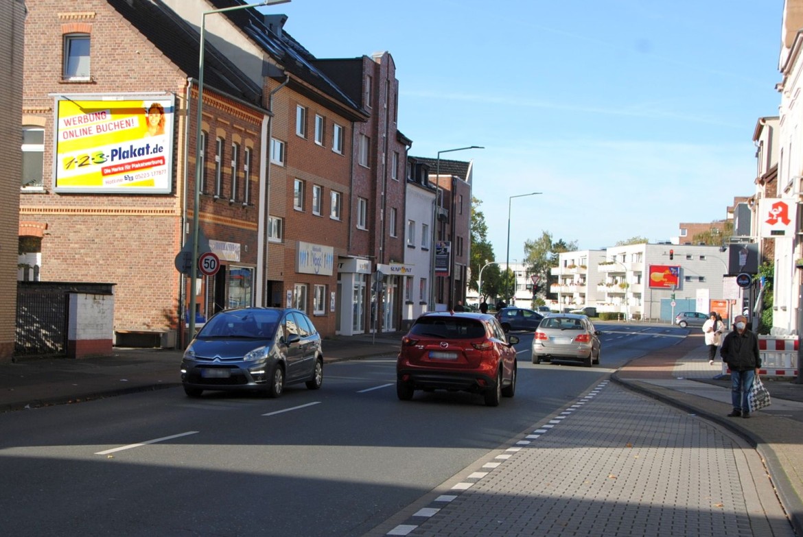 Münchener Str. 12 (quer am Giebel)