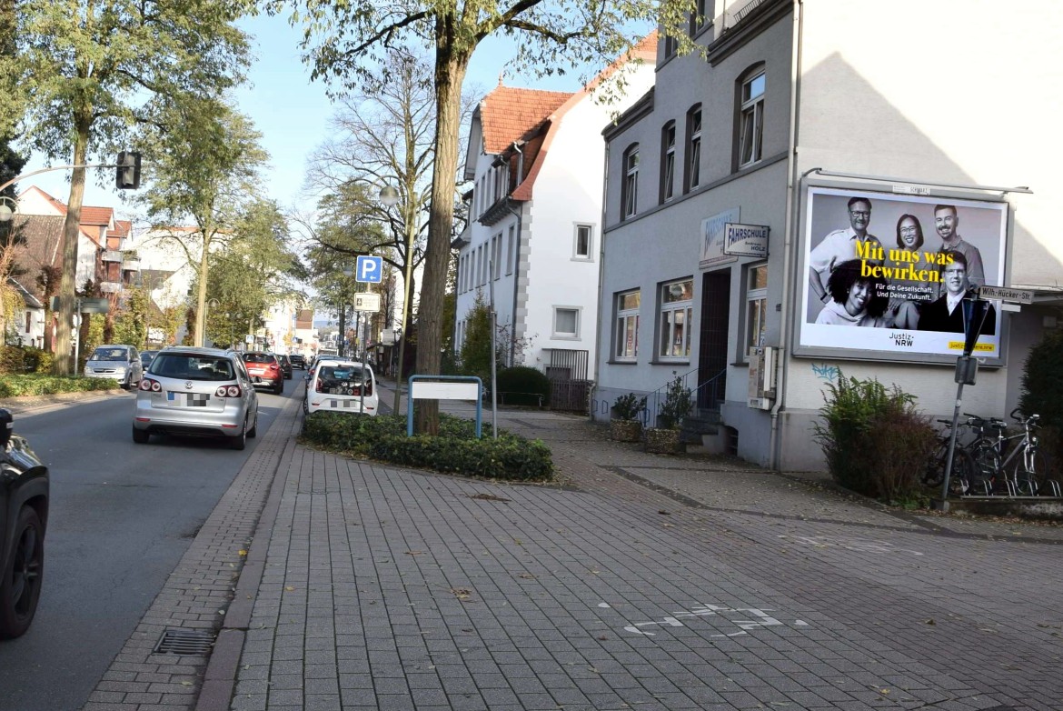 Detmolder Str. 112 (quer am Giebel)