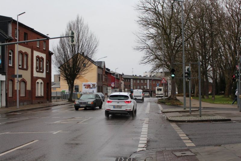 ?bacher Weg 17 (B 221)