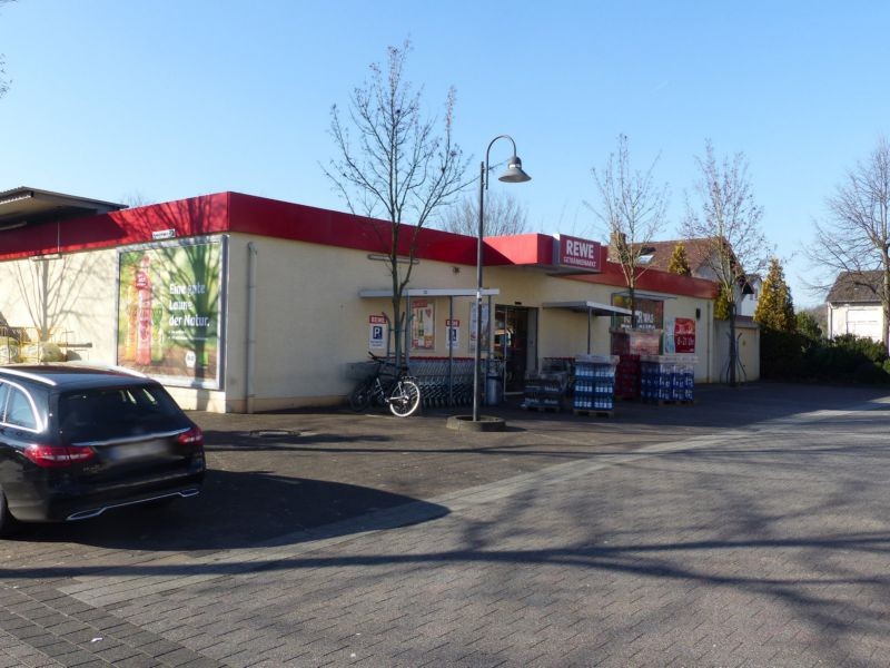 Danziger Str. 2  / Rewe b. Eing. Getr?nkem.