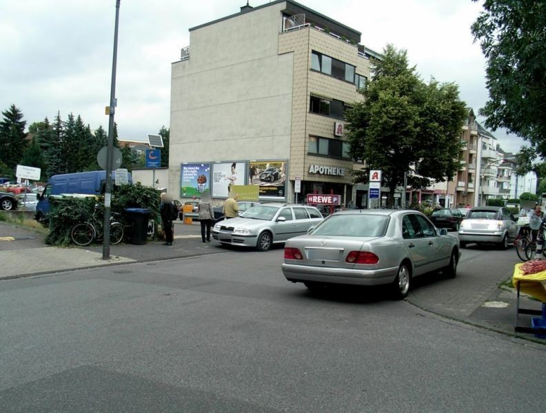 An der Kemperwiese   3/REWE Einf. quer Si. Str.