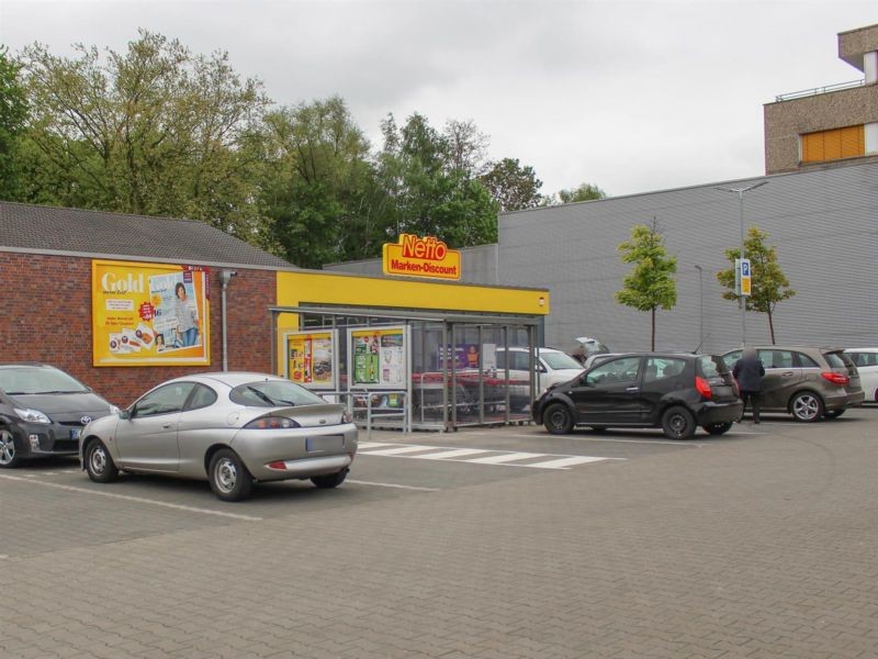 Wolfsbankring  38a/Eing. Netto