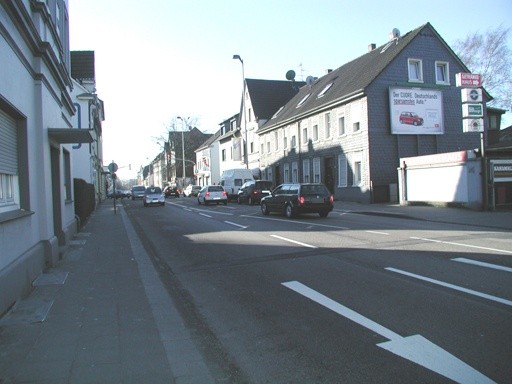 Bonner Str.  18