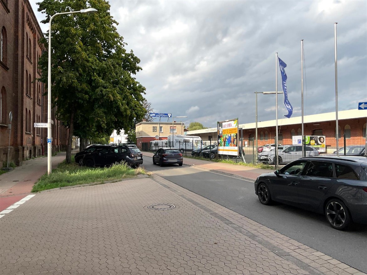 Friedrich-Wilhelm-Str. geg. Kasernenstr. li.