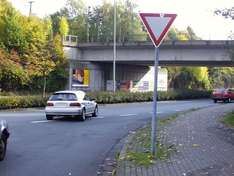 Wakefieldstr./Nh.Berliner Str./Bahn-Ufg./OS li.