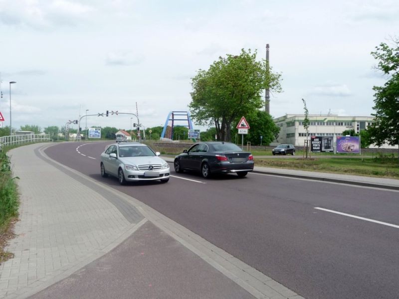 Berliner Chaussee re./VS B1