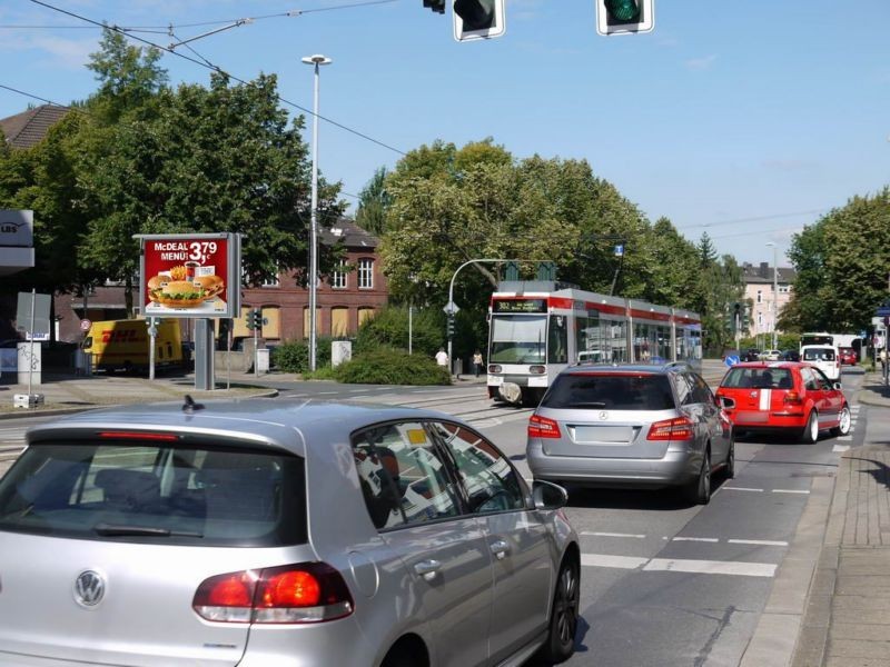 Friedrich-Ebert-Str.  17/Voedestr./We.li. CS