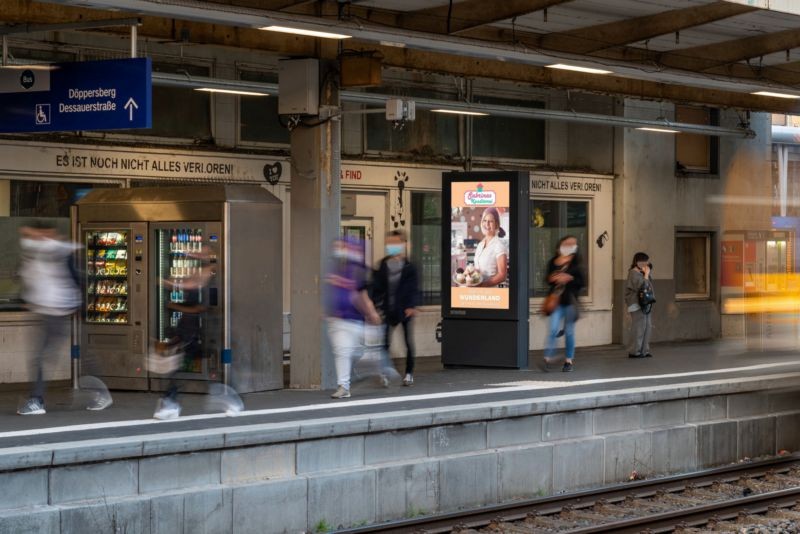 Hbf, Bstg., Gleis 1, 1. Sto., Si. Treppe