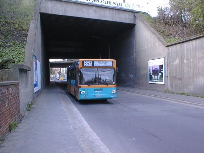 Lünsender Str./Si. Walzstr./vor DB-Ufg. li.