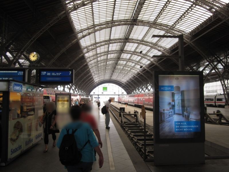 Hbf, Bstg., Gl. 7, hinter Gleisabschluss Ri. Zug