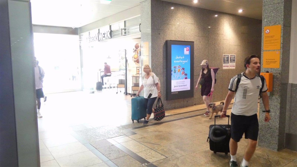 Hbf, B-Passage/E-Passage,Zugang Gl.11,Se.Treppe-01