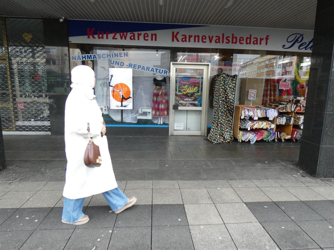 Bertha von Suttner-Platz 2-4/li.